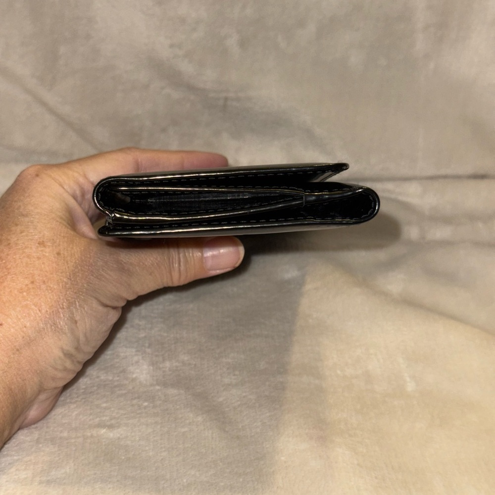 Gucci Glossy Black Leather Clutch - Picture 4 of 14